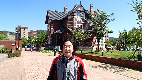 北九州市立国際友好記念図書館